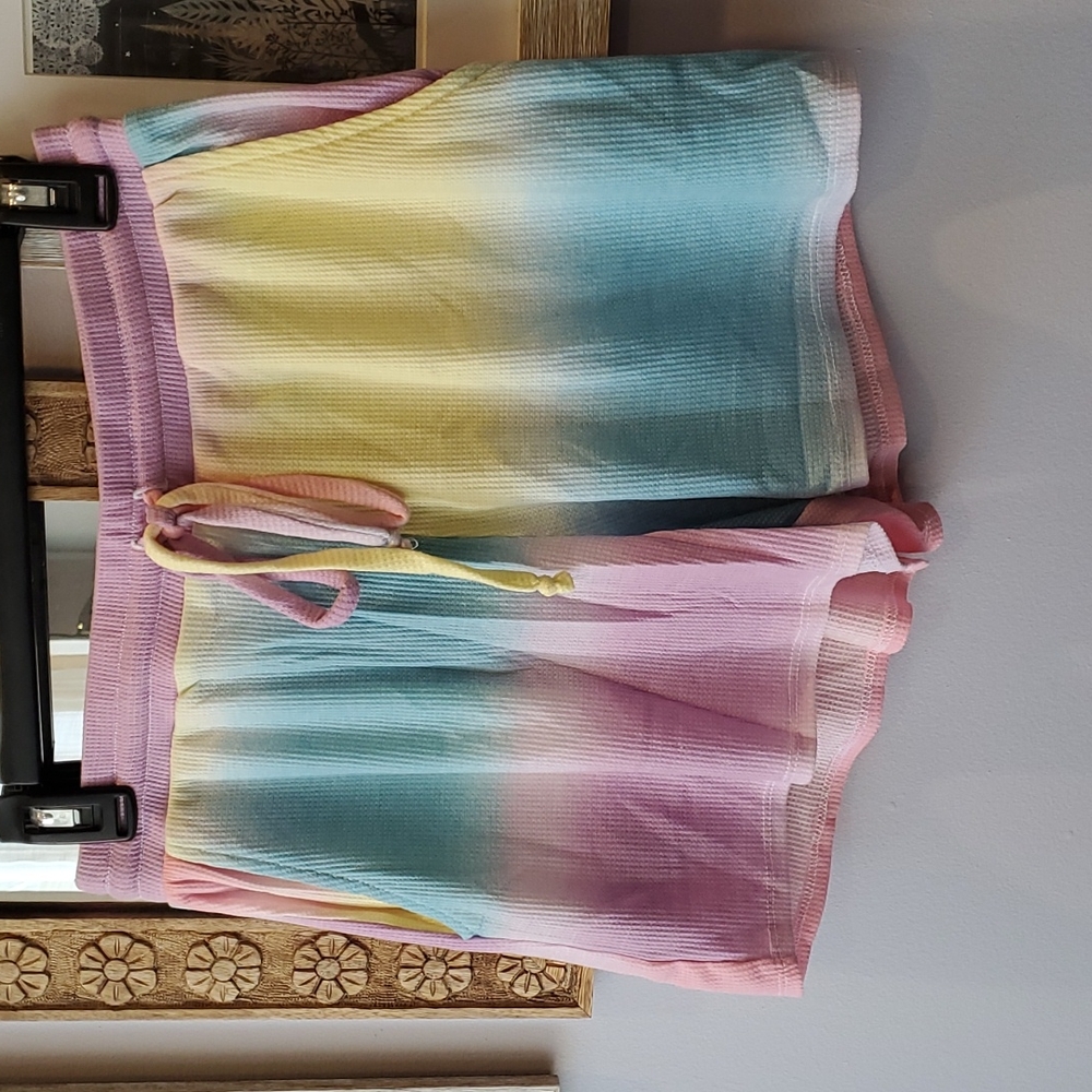 Fun and cute CHERISH Thermal Tie Dye Shorts szS   NWT
